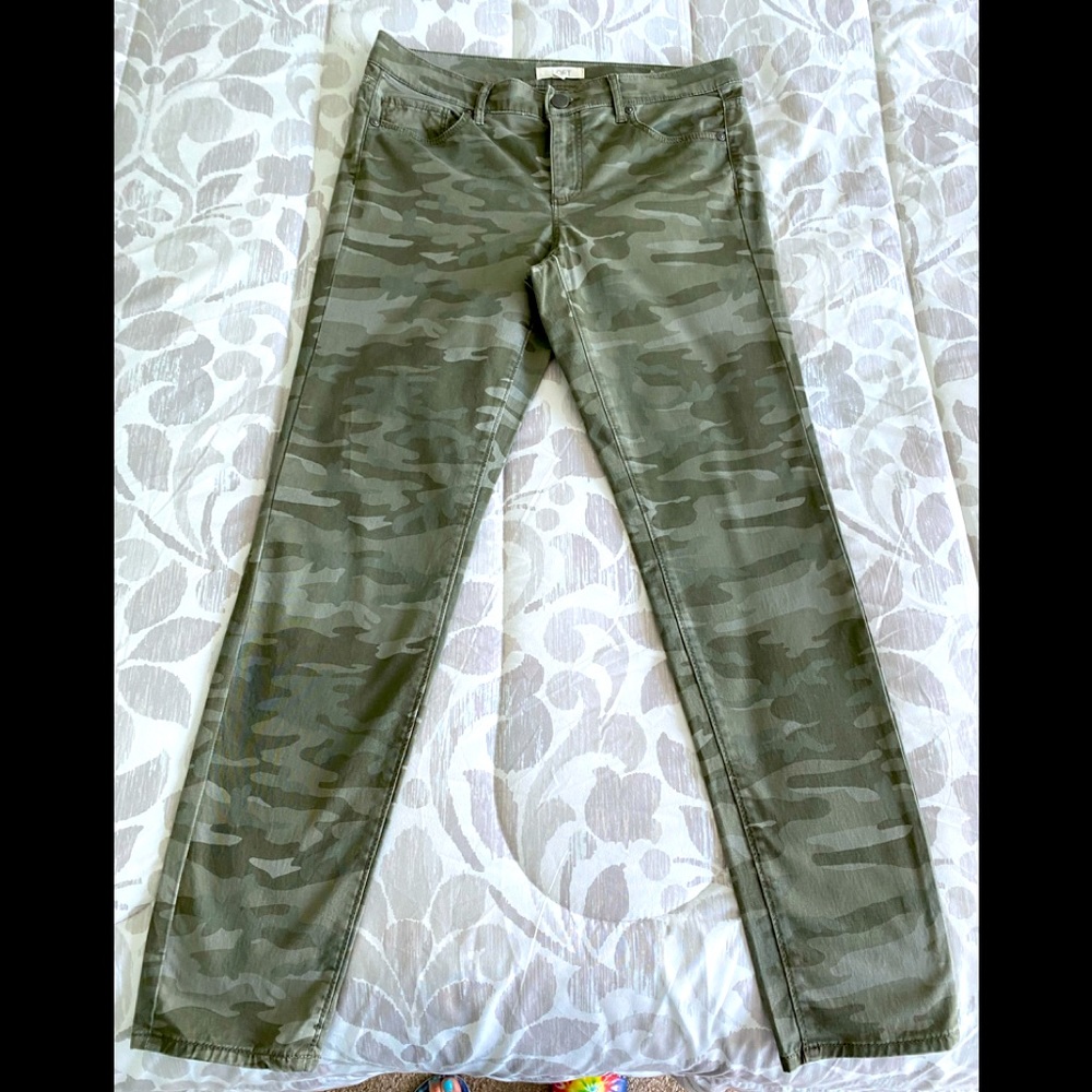 Loft camo skinny ankle pants